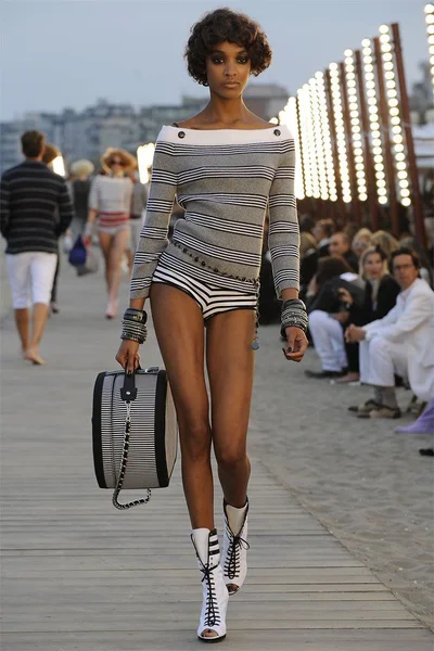 Look 10